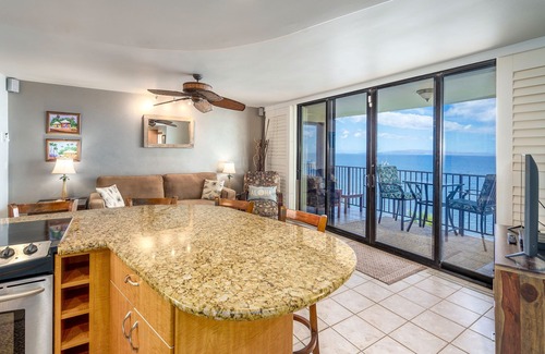 Kihei Condo | Kihei Beach 606 - Direct Ocean Front, Breathtaking Top Floor Views, Central AC!