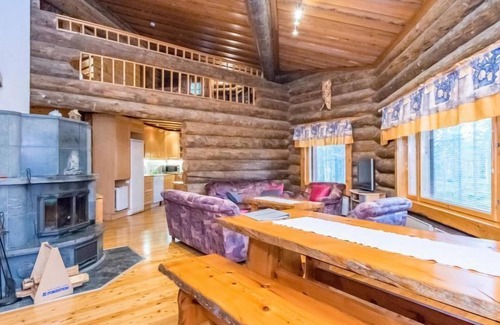 Pyhatunturi House | Kiimaselän Hovi, Kurkela by Interhome