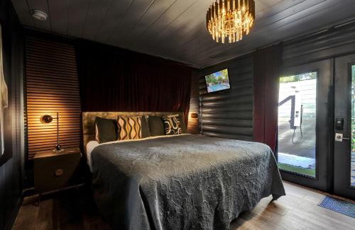 Wilton Manors House | Kiki 1 - Men's Clothing optional Guest Houses