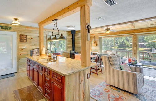 Kilgore Cottage | Kilgore Lakefront Home w/Private Dock & Pier!