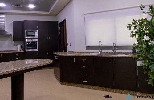 Jumeira 3 Bed & Breakfast | Kilimanjaro Suite at Full Moon Villa