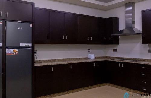 Jumeira 3 Bed & Breakfast | Kilimanjaro Suite at Full Moon Villa