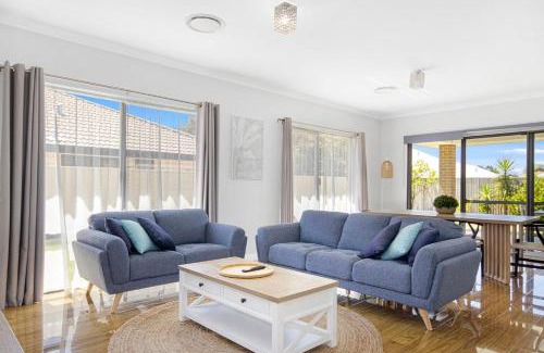 Dunsborough House | Killarney Retreat - Dunsborough