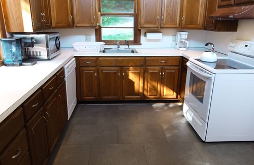 Pittsfield House | Killington area home - 4-seasons & hot tub. Sleeps 13+