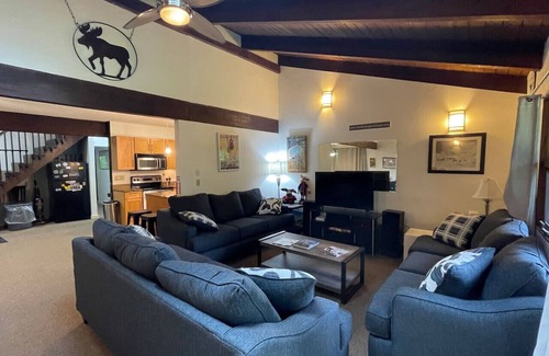 Killington Ski Chalet | Killington Chalet - Ideal Location, Hot Tub