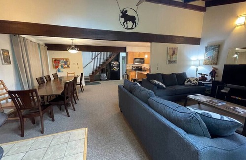Killington Ski Chalet | Killington Chalet - Ideal Location, Hot Tub