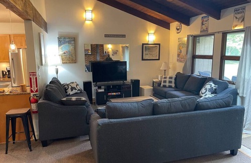 Killington Ski Chalet | Killington Chalet - Ideal Location, Hot Tub