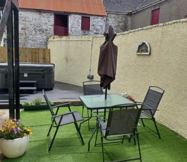 Newtownstewart House | Killymore House with Hot Tub