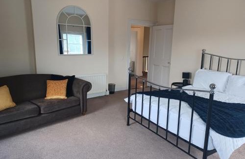 Newtownstewart House | Killymore House with Hot Tub