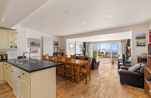 Saundersfoot House | Kilmore - Direct Beach Access, Sea Views