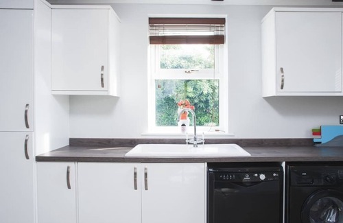 Coalpit Heath House | Kimberly Cottage charming 5 bedroom house with garden and parking