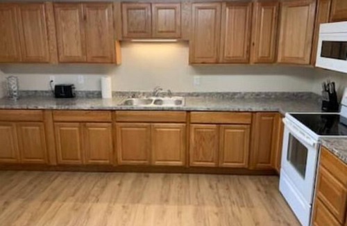 Fairbanks Apartment | Kimi Street Oasis
