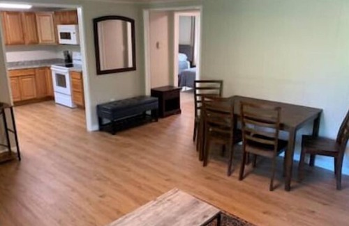 Fairbanks Apartment | Kimi Street Oasis