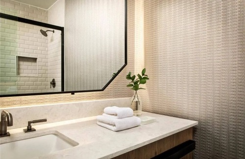 Downtown Denver Hotel | Kimpton Hotel Monaco Denver | 1 Queen Bed | Pets Stay Free