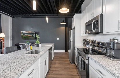 Northwest Philadelphia Apartment | KING 1BR Apt Free Parking Germantown - Near Temple, La Salle, Einstein