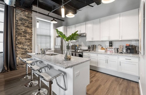 Northwest Philadelphia Apartment | King 1BR Near Temple and La Salle with Free Parking for Extended Stays