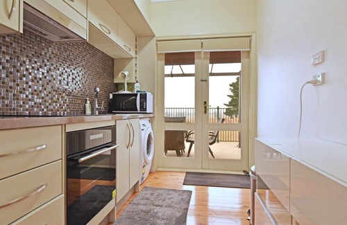 Pokolbin Apartment | King 2 - close proximity to Bimbadgen and Hope Estate concerts
