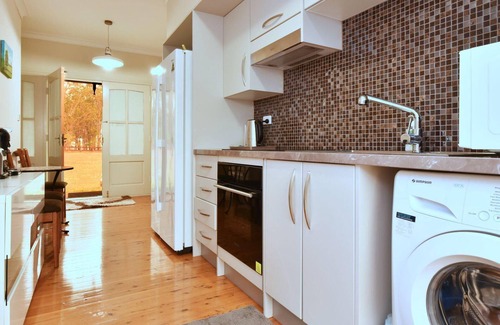 Pokolbin Apartment | King 2 - close proximity to Bimbadgen and Hope Estate concerts