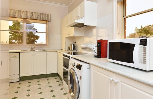 Pokolbin Apartment | King 3 - close proximity to Bimbadgen and Hope Estate concerts