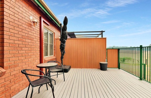 Pokolbin Apartment | King 3 - close proximity to Bimbadgen and Hope Estate concerts