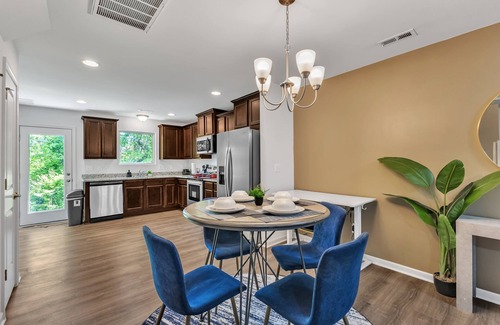 Southwest Raleigh House | King 3BR Townhouse Mins to Cary NC State