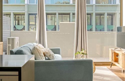 Newcastle Apartment | King 403 - Lifestyle Location - With Dedicated Workspace