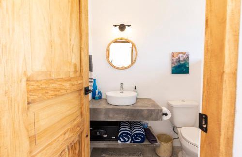 San Francisco Apartment | King Bed, Air Conditioning, Pool, Fast Wifi - Luna at Casa Calavera