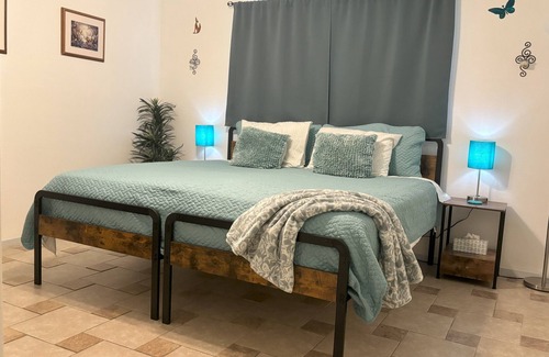 South Side House | King-bed Beach Fishing Boat Pkg Work-Trip Tub Couples Central Private Quiet
