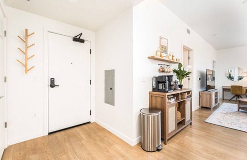 Boise Apartment | King Bed, Coffee Bar, Free Parking, Hot Tub