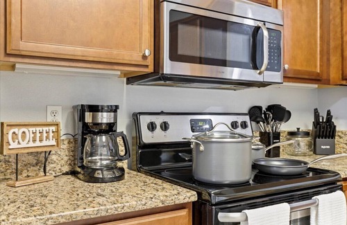 Gainesville House | King bed! Cozy townhouse 10 min from UF