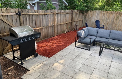 Azalea Park Apartment | King Bed Escape: Private Patio, Grill, Fire Pit Near Everything in Orlando