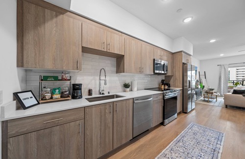 Bankers Hill Apartment | King Bed + Fire Pit + Top Floor Views w/Parking