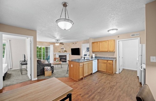 West Des Moines Apartment | King Bed | First Floor | Gym and More!