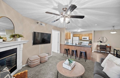 West Des Moines Apartment | King Bed | First Floor | Gym and More!