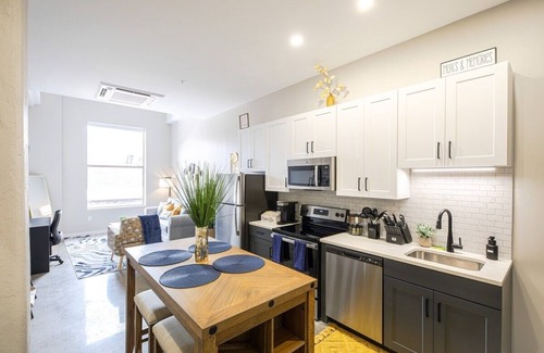 Downtown Cincinnati Apartment | King Bed, Free Parking, Near Stadium