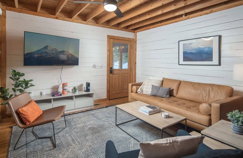 Boone Cabin | King Bed I Close 2 Downtwn Boone I Red Feather 350