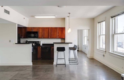 Downtown Louisville Apartment | King Bed in Historic Building Downtown