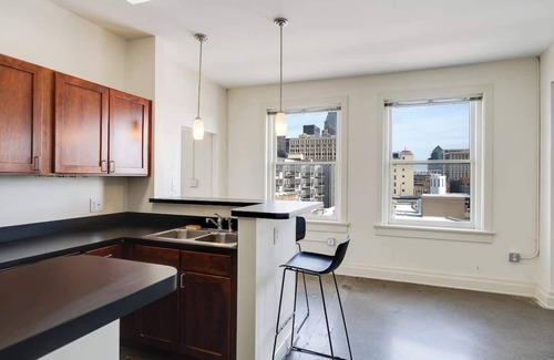 Downtown Louisville Apartment | King Bed in Historic Building Downtown
