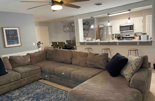 Amarillo House | KING BED-Large open space for family fun!