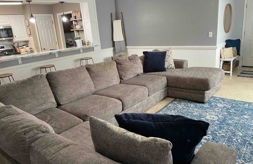 Amarillo House | KING BED-Large open space for family fun!