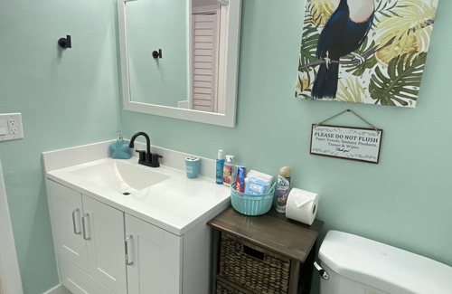 Hialeah Apartment | King Bed Large Updated 1/1B Apt. Fully Equipped Kitchen Central Area, MIA 10min