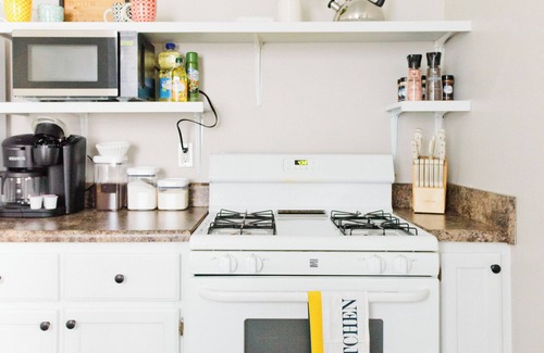 East Hill Apartment | King Bed Loft | Stylish Space + Fast WiFi