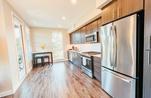 Mountain View Condo | KING BED | Modern 2 Bed 2 Bath Condo | Pool & Hot Tub