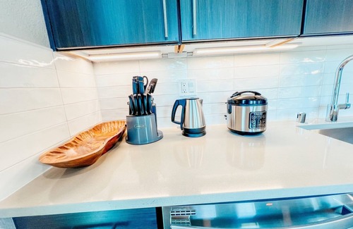 Mountain View Condo | KING BED | Modern 2 Bed 2 Bath Condo | Pool & Hot Tub
