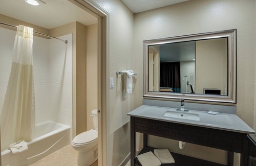 Fort Worth Hotel | King Bed Non Smoking - Scottish Inns, Budget Stay, Free Continental Breakfast