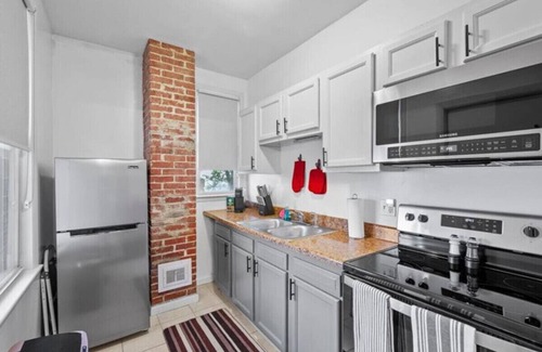Lawrenceville Apartment | King Bed, Pet Friendly, Retro-Inspired!