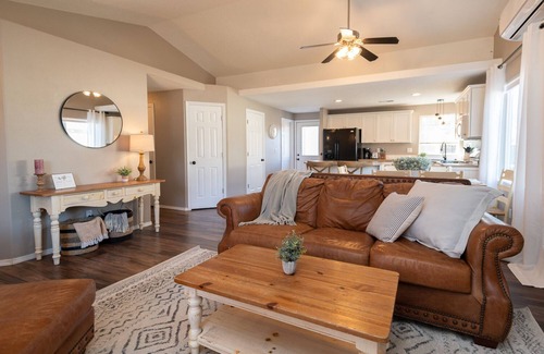 Old Farm District House | King Bed - Pet Friendly - EV Charger - Emersen’s Place