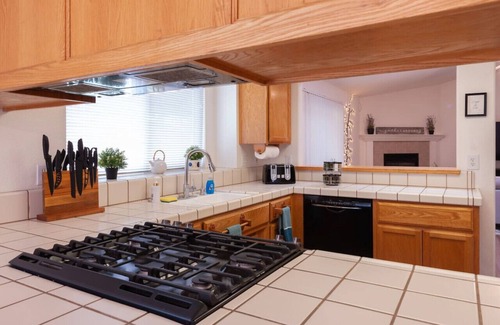 Chico House | King Bed Pet Friendly Home Gorgeous 'hood & Nature