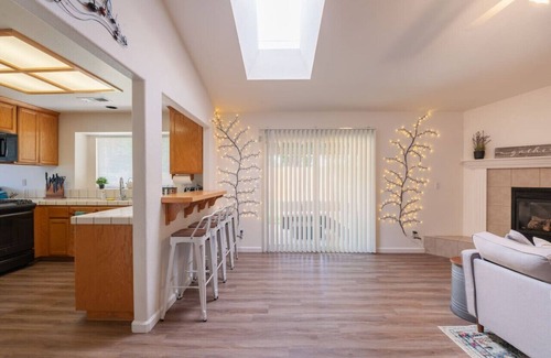 Chico House | King Bed Pet Friendly Home Gorgeous 'hood & Nature