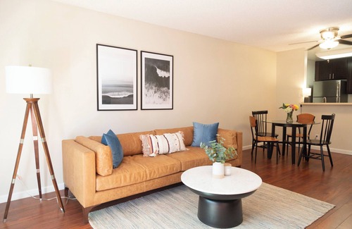 Thousand Oaks Condo | King Bed, Pool, Hot Tub, Mountain Views